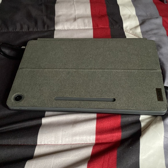 Lenovo ChromeBook used 1 time and is in good condition - Picture 4 of 5